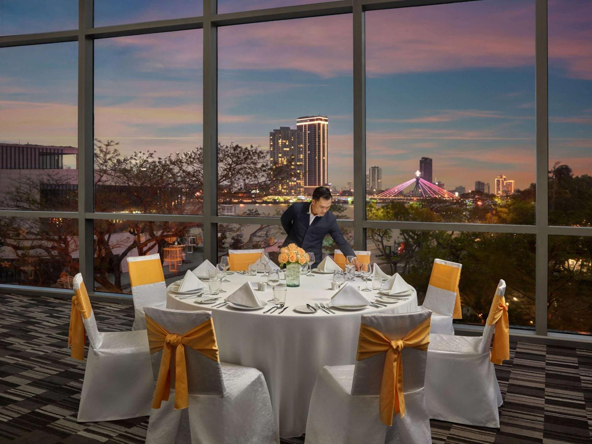 Novotel Danang Premier Han River Екстер'єр фото